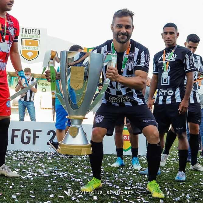 Santa Cruz Futebol Clube vence